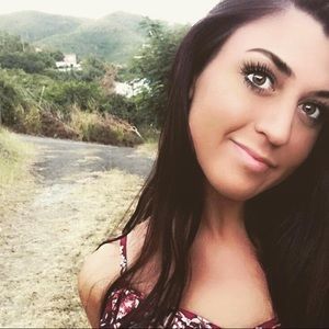 Meet your Posher, Hayley